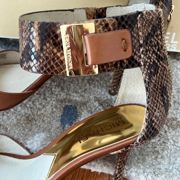 Michael Kors open toe sandal - Picture 3 of 5